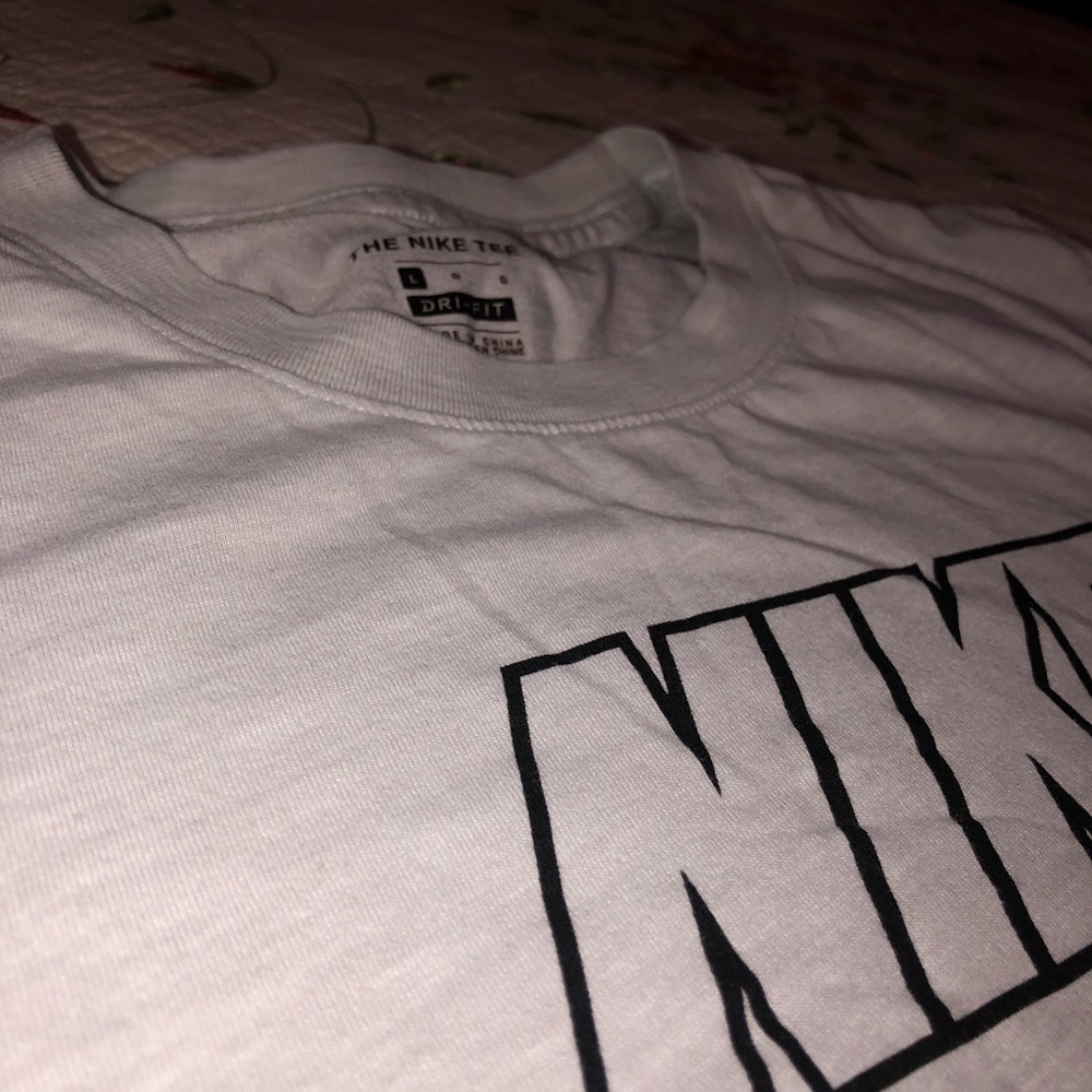 Nike Tee - Picture 2 of 6